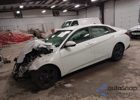 2022 Hyundai Elantra Sel z USA, uszkodzony, nr VIN 5NPLS4AG7NH085455